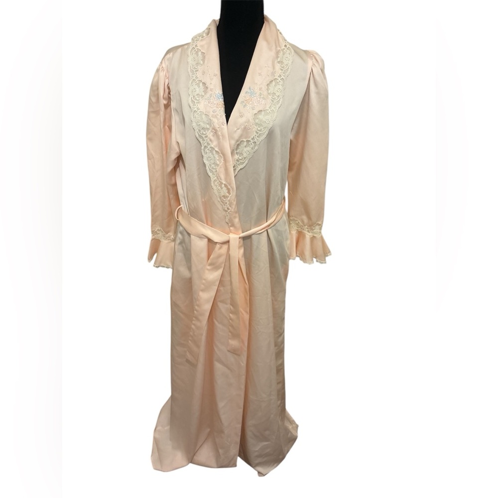 Elegant Peach Lace-Trimmed Robe